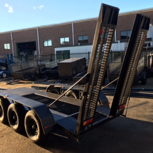 t230-tri-axle-rear
